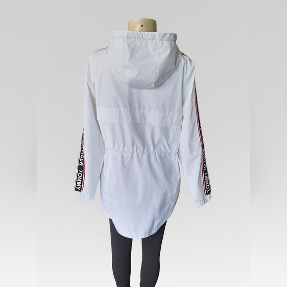 Tommy Hilfiger White Hooded Windbreaker Jacket
Size: Small - Picture 3 of 6